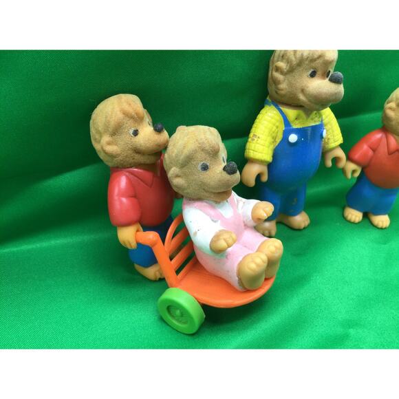 Berenstain Bears Toy Happy Meal Flocked Set of 4 with Wagon - Picture 5 of 15